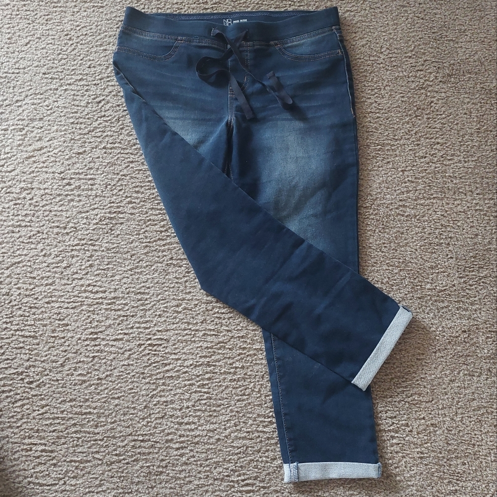 Women's Mid Rise Stretch Jeans